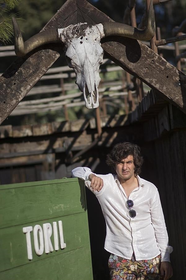 Morante de la Puebla nos recibe en su finca y realizamos esta sesión de fotos única.