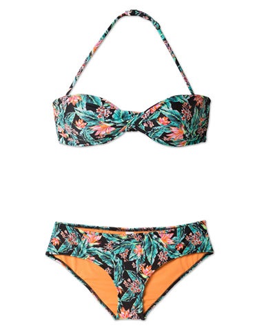 Las rebajas mid season también son una buena oportunidad para hacerse con un conjunto de moda baño como este estampado (Precio rebajado de 9 euros a 5.80 euros).