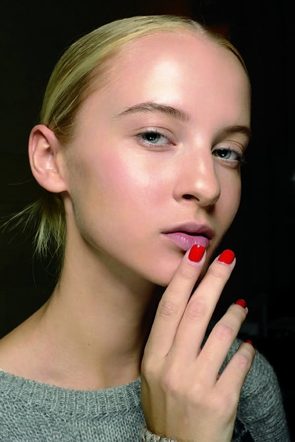 La piel es protagonista esta primavera, una piel cuidada, perfecta, luminosa pero muy natural.