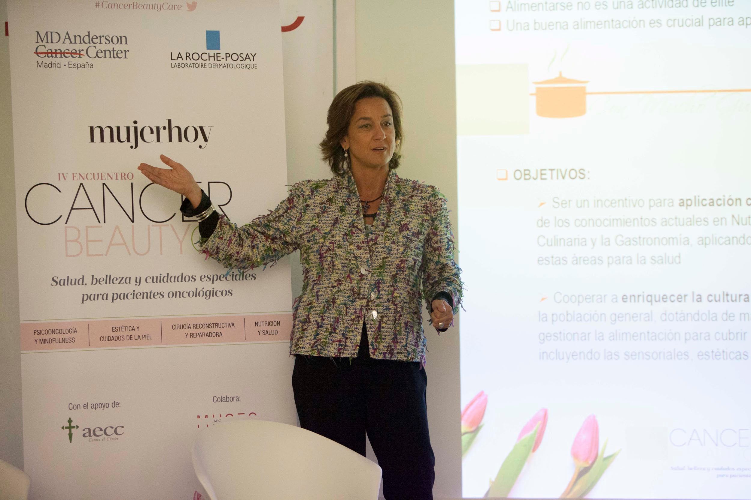 Beatriz Beltrán del departamento de nutrición y bromatología de la Universidad Complutense de Madrid durante su exposición en el IV Cancer Beauty Care de Mujerhoy, MD Anderson Cancer Center Madrid y La Roche-Posay.
