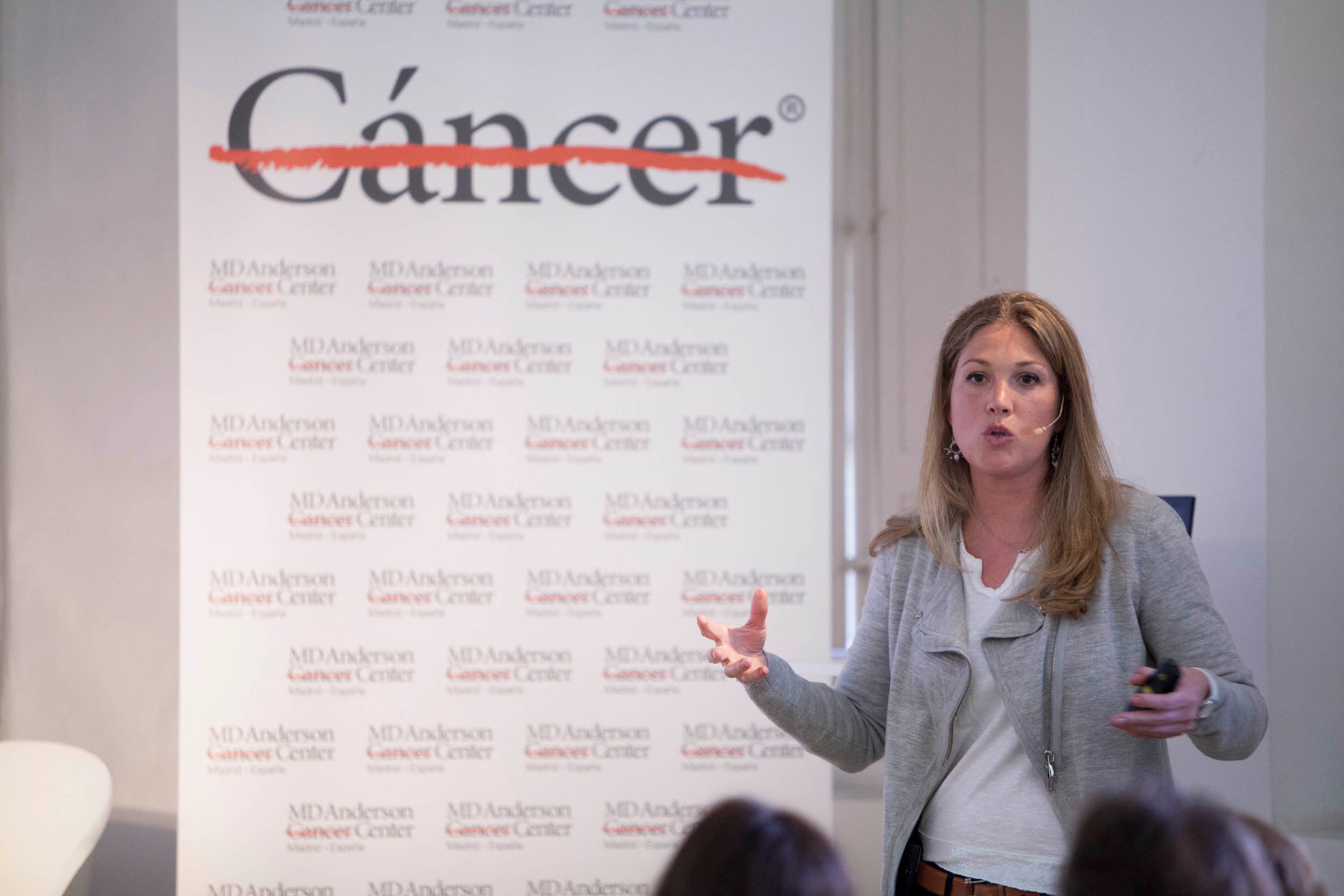 Laura Rodríguez, de la unidad de enfermería de MD Anderson Cancer Center Madrid, habló sobre la importancia de la fotoprotección de la piel del paciente oncológico.