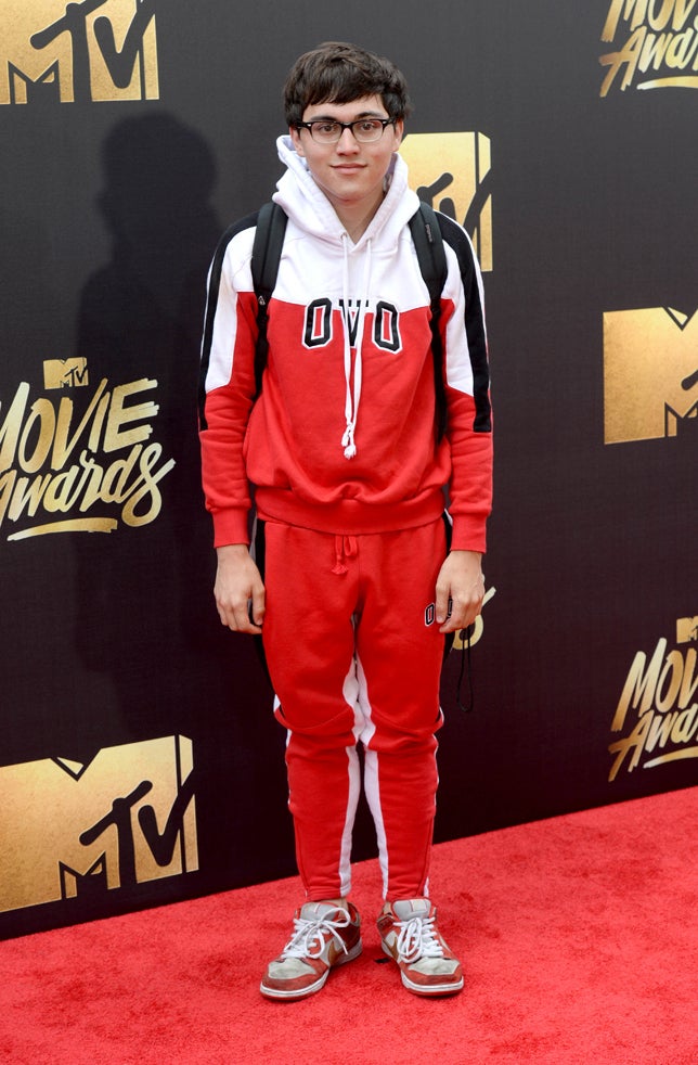 Que sí, que Rihanna quiere poner el 'chándal de los domingos' de moda, pero una cosa es eso, y otra es escaparse del recreo del Instituto para ir a los MTV Video Awards y no pasar ni siquiera por casa a dejar la mochila...