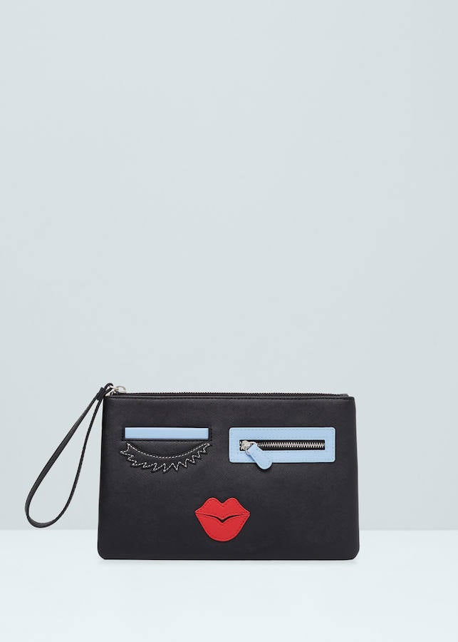 Con divertido dibujo cosido encontrarás esta cartera de mano (Precio: 15.99 euros).