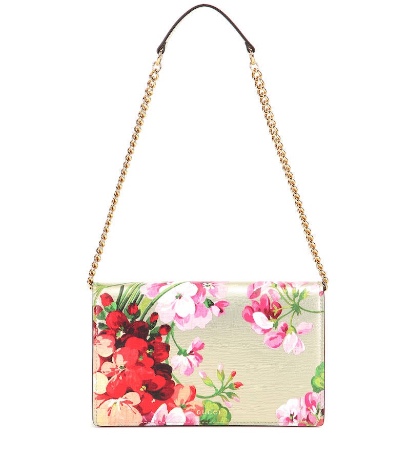 El estampado floral animará cualquier vestido liso al que acompañe este bolso de Gucci que encontrarás a la venta en My Theresa.