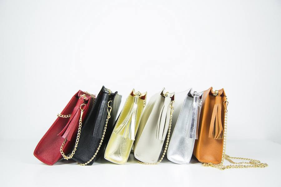 Parte de la colección de bolsos de la firma Vera Blonde, disponibles en diferentes colores.