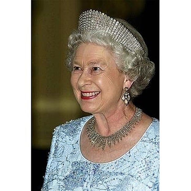 La Kokoshnik. Regalo a su bisabuela, la reina Alejandra, por sus bodas de plata en 1988.