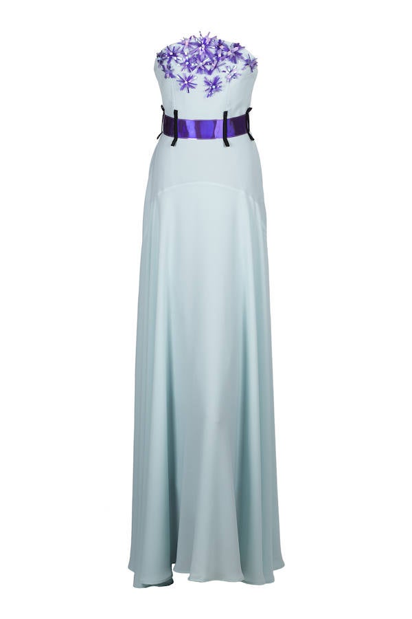 ¿Por qué apostar todas por un mismo estilo pudiendo probar con cosas diferentes? Los diseños de Beatriz Peñalver seguro que te sorprenden.