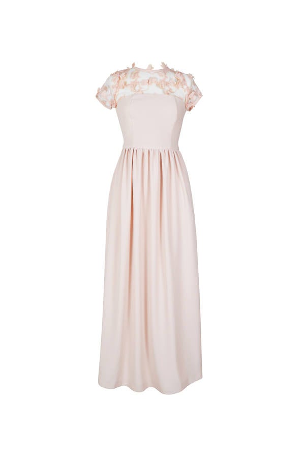 Los tonos pastel y los escotes con detalles bordados, ideales para las más románticas.