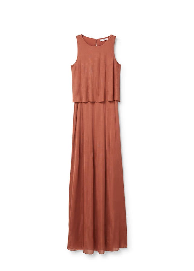 Con textura rayas y de diseño minimalista encontrarás este vestido de Mango (Precio: 69.99 euros)