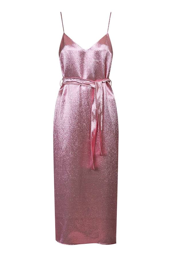 ¿Quieres ser la más atrevida de la boda? Este modelo de lamé está disponible en Topshop (Precio: 170 euros).