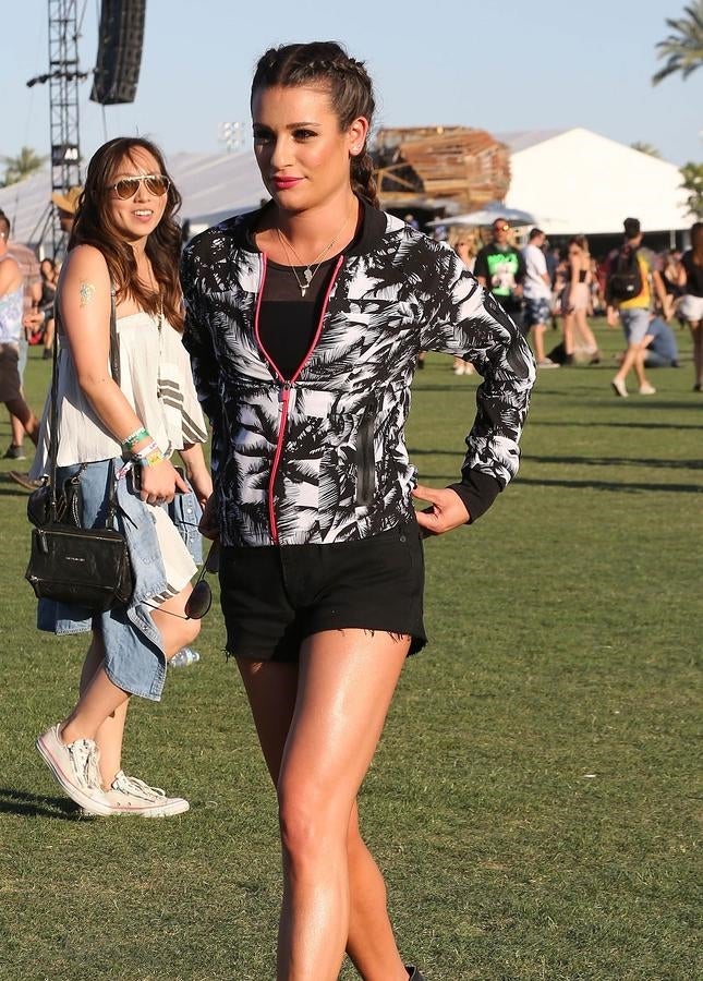 La actriz Lea Michele optó por uno de los peinados tendencia esta primavera y más vistos en el festival californiano: las trenzas de boxeador. Como maquillaje, eyeliner negro marcado y labios fucsias.