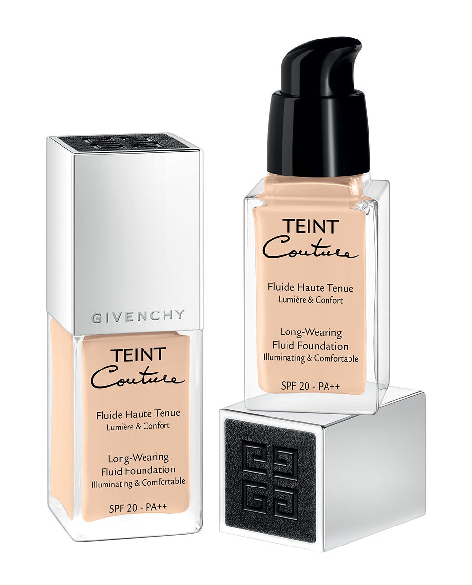 Base ligera de maquillaje que deja una piel desnuda sublimada. Tan confortable como un bálsamo de tratamiento. (42,50 €)