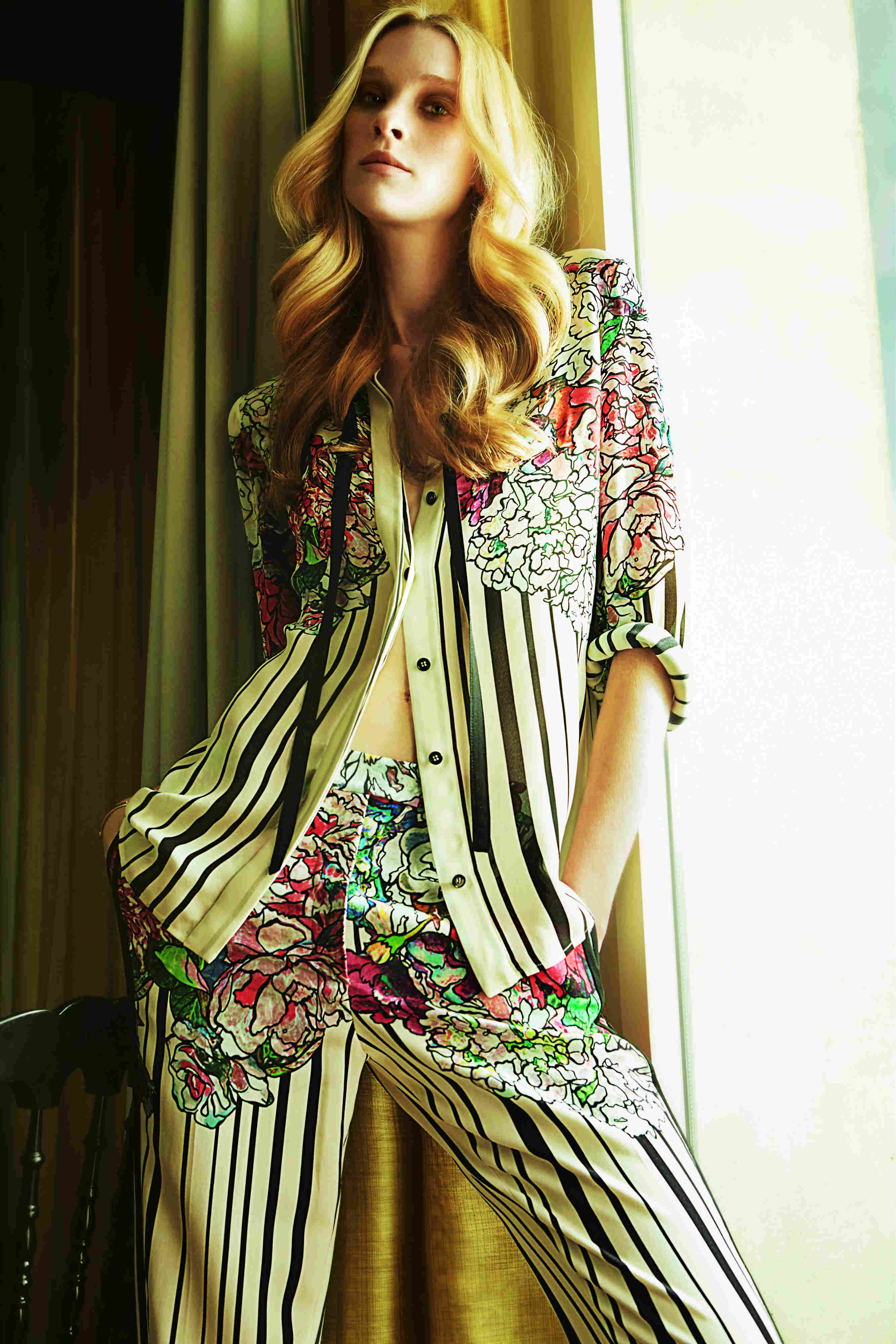 Conjunto de Elie Saab; collar, de Stone Paris; y brazalete de Dinh Van. Estilismo: Agnès Hoy