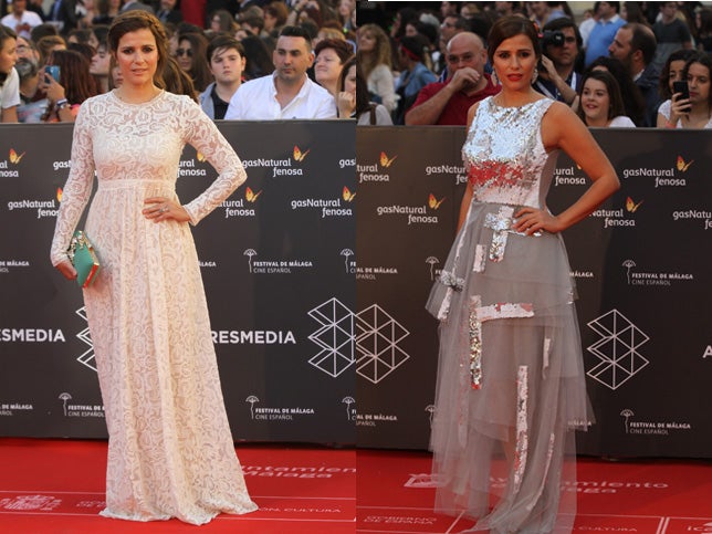 En una de sus apariciones, la actriz optó por un vestido de encaje blanco, mientras que en la otra se decantó por un modelo de tul y brillos no demasiado favorecedor.