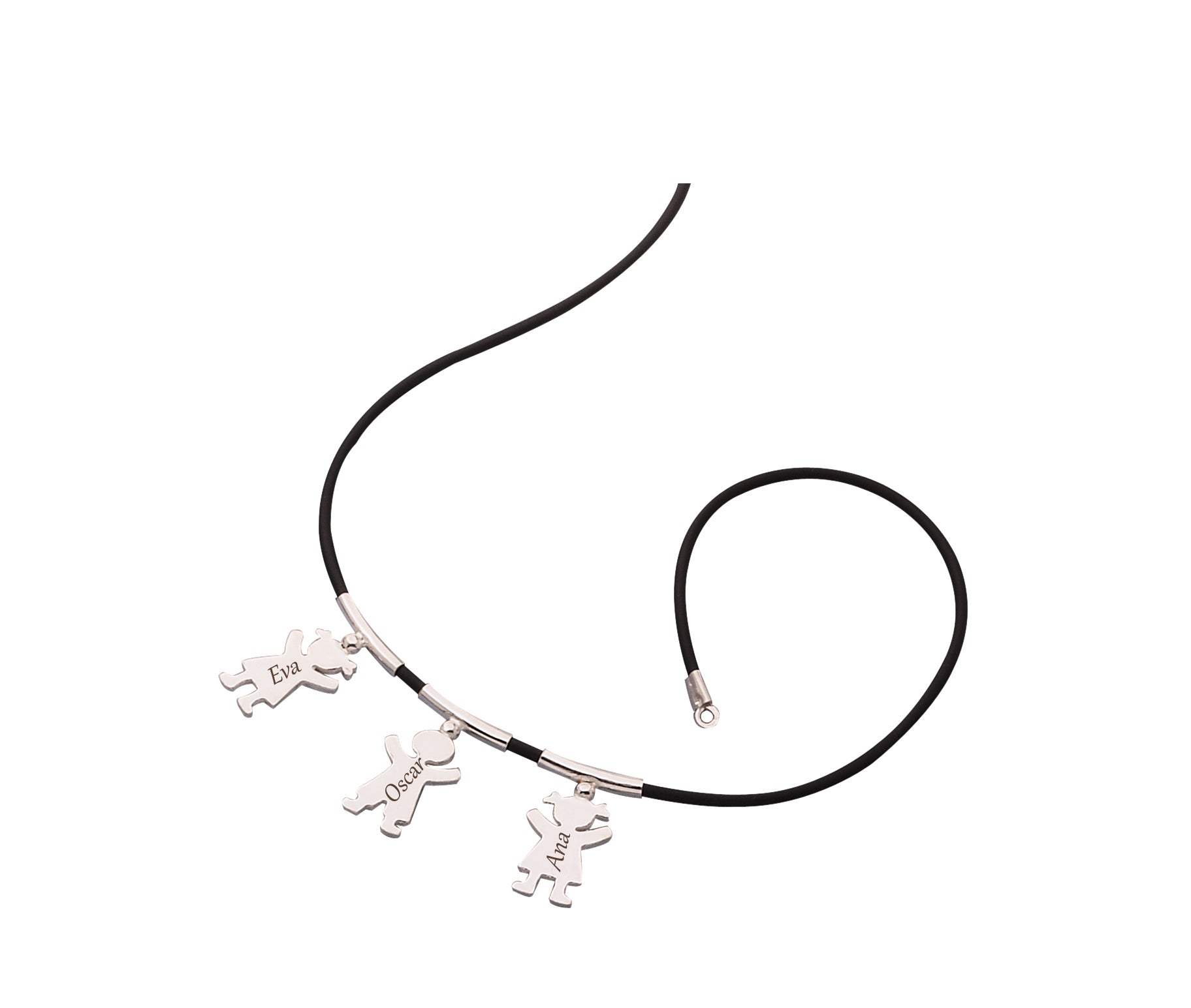 La firma Cristian Lay tiene collares personalizables como este en el que puedes incluir charms con los nombres de los hijos (Precio: 6,95 el colgante y 9,95 euros cada una de las piezas)