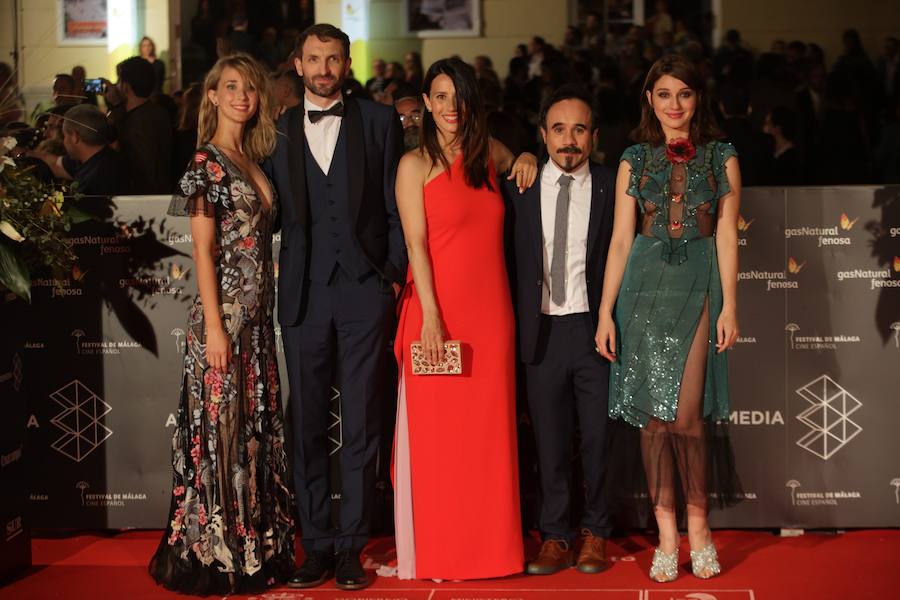 Los protagonistas de 'Gernika' posan a su llegada a la premiere durante la 19 edición del Festival de Cine de Málaga