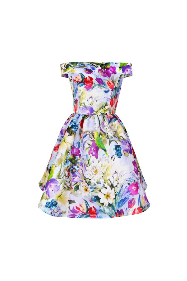 De escote bardot y con un alegre estampado floral, la propuesta de Coosy (Precio: 169.90 euros).