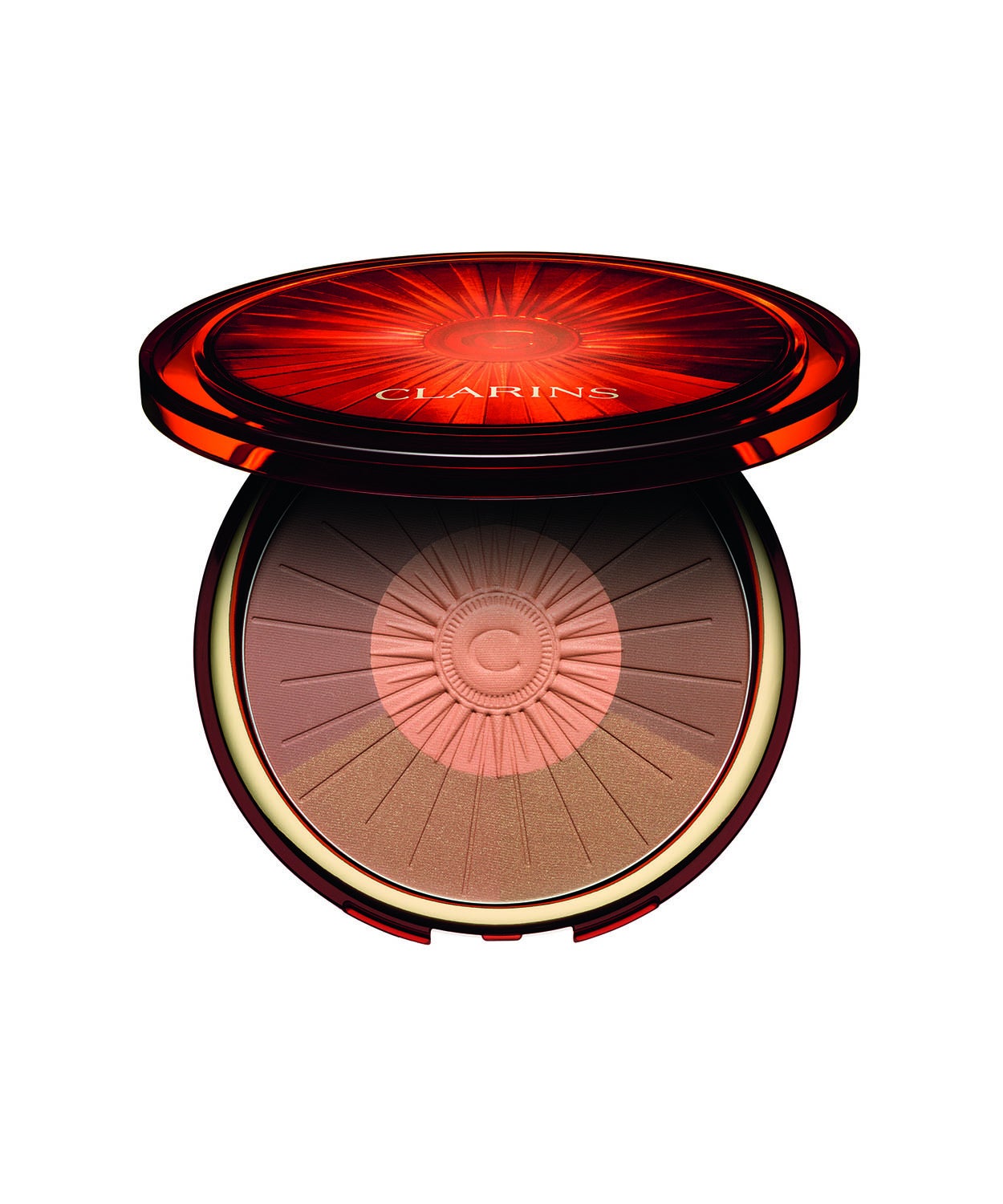 Dos tonalidades mates universales, beige cobrizo y tierra de sol, una tonalidad dorada, que ilumina la tez y un colorete albaricoque ligeramente nacarado para que el bronceado deslumbre con total naturalidad. (48€, en El Corte Inglés).