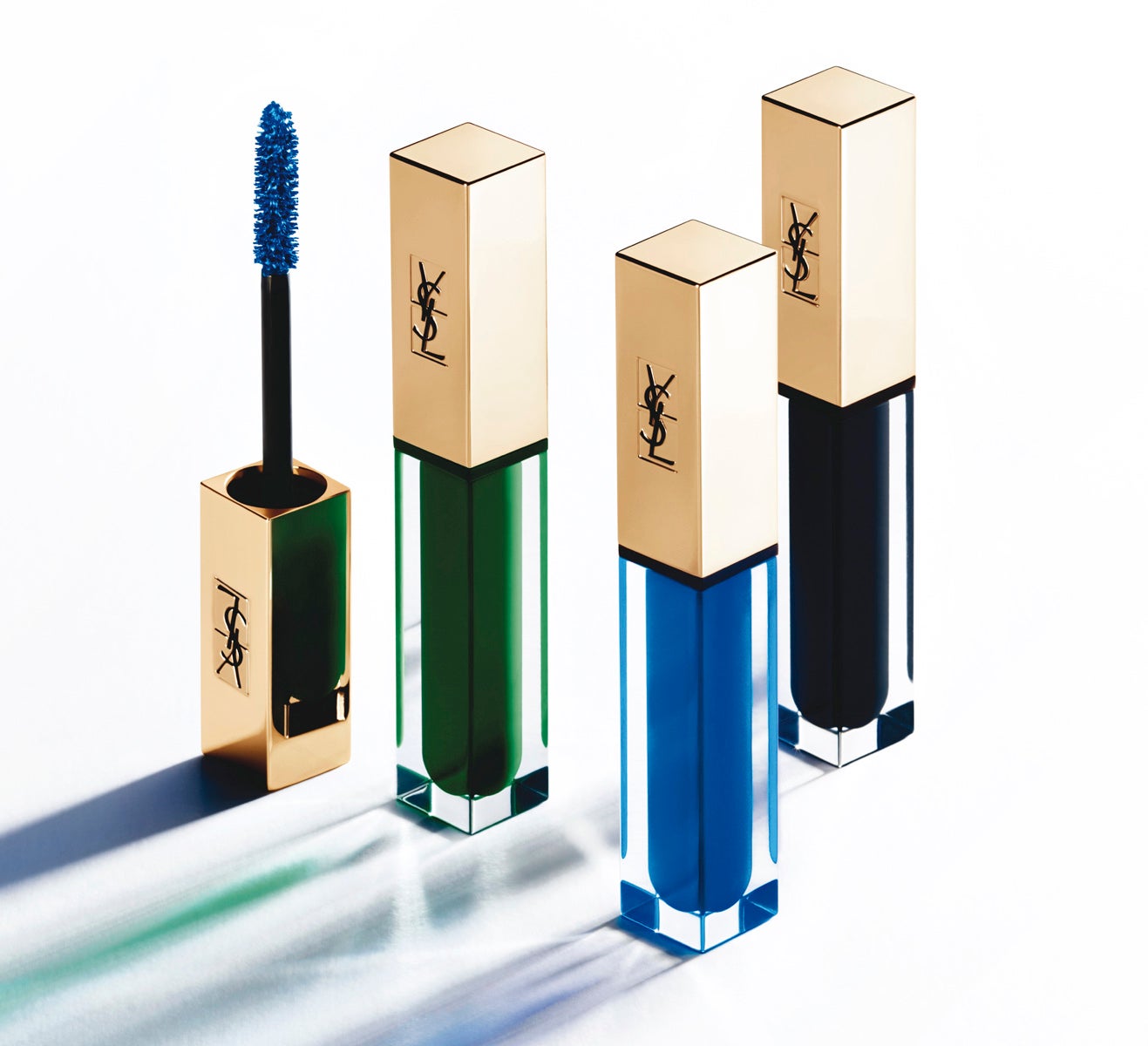 Máscara Vynil Couture de Yves Saint Laurent. Una formula revolucionaria para conseguir el máximo volumen al instante, una longitud de vértigo y una curvatura perfecta en tus pestañas. 9 tonos sorprendentes para darle a tus pestañas un toque diferente. (35€).