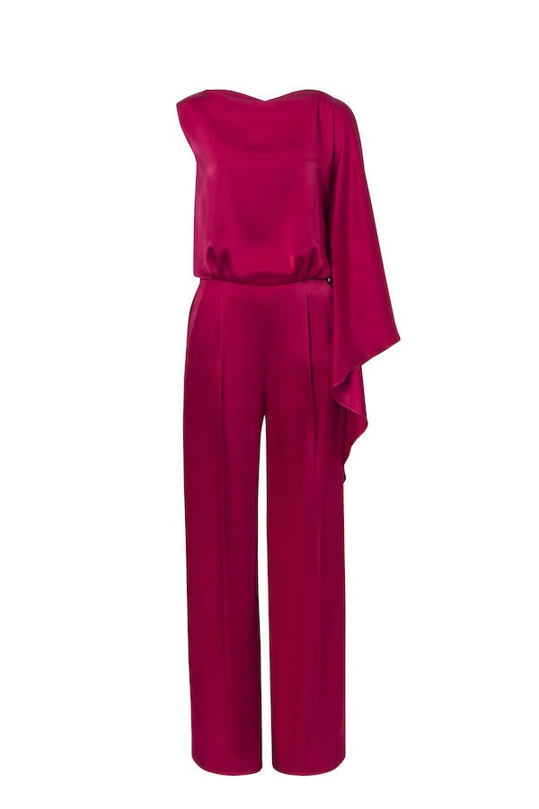 Una de las propuestas de la firma es este modelo color frambuesa con escote asimétrico (CPV)