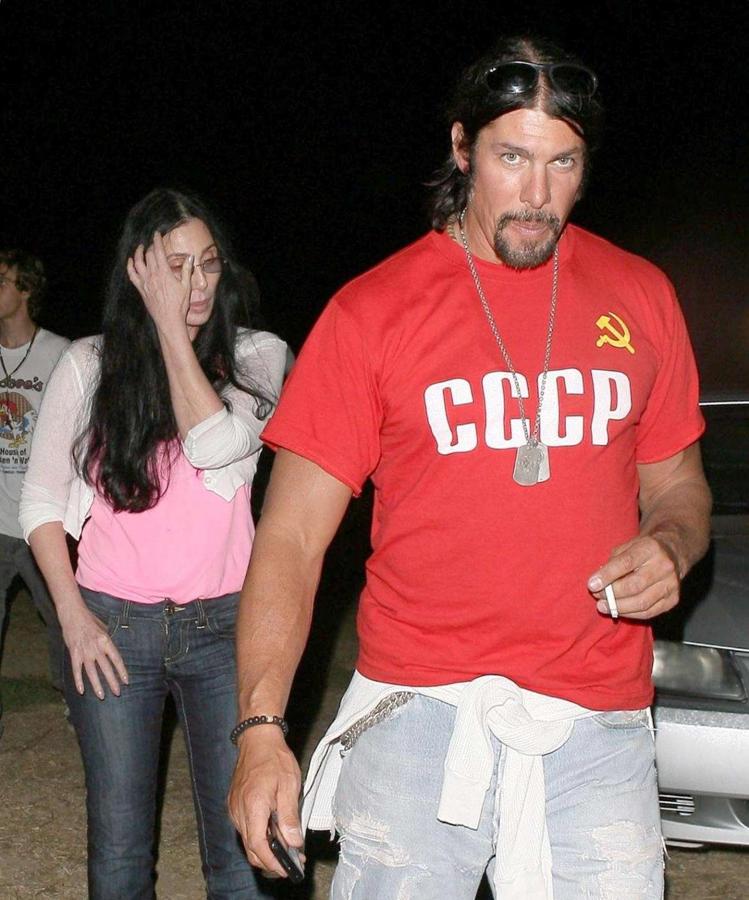 Cher lleva más de 50 años subida a los escenarios en los que su lista de éxitos no ha sido más extensa que la de conquistas amorosas.