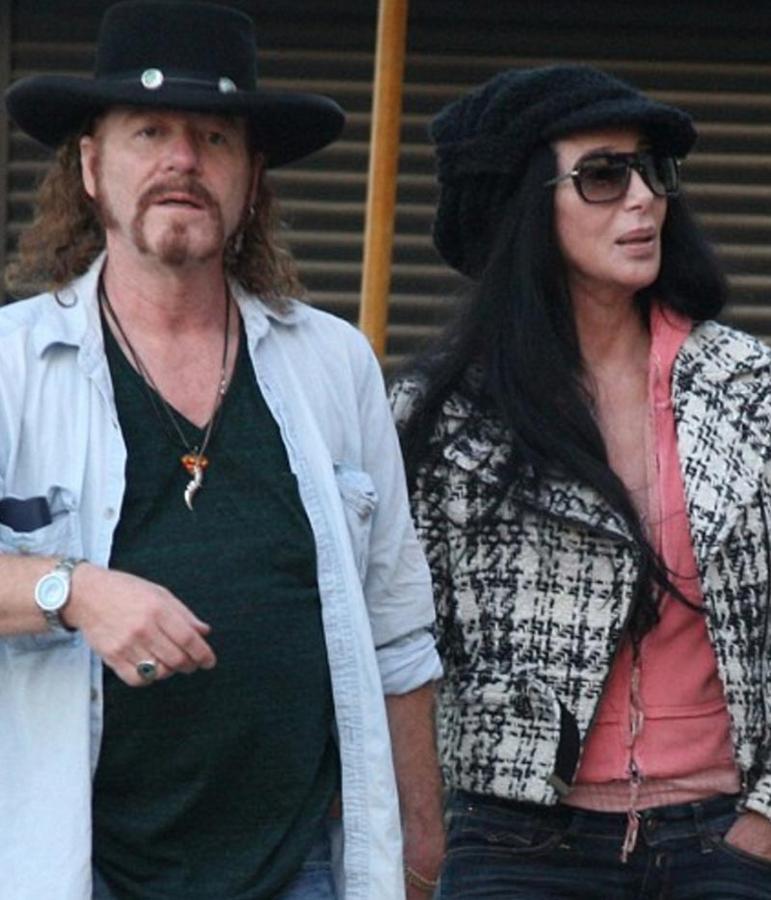 Cher de la mano del escritor de cómics Ron Zimmerman.