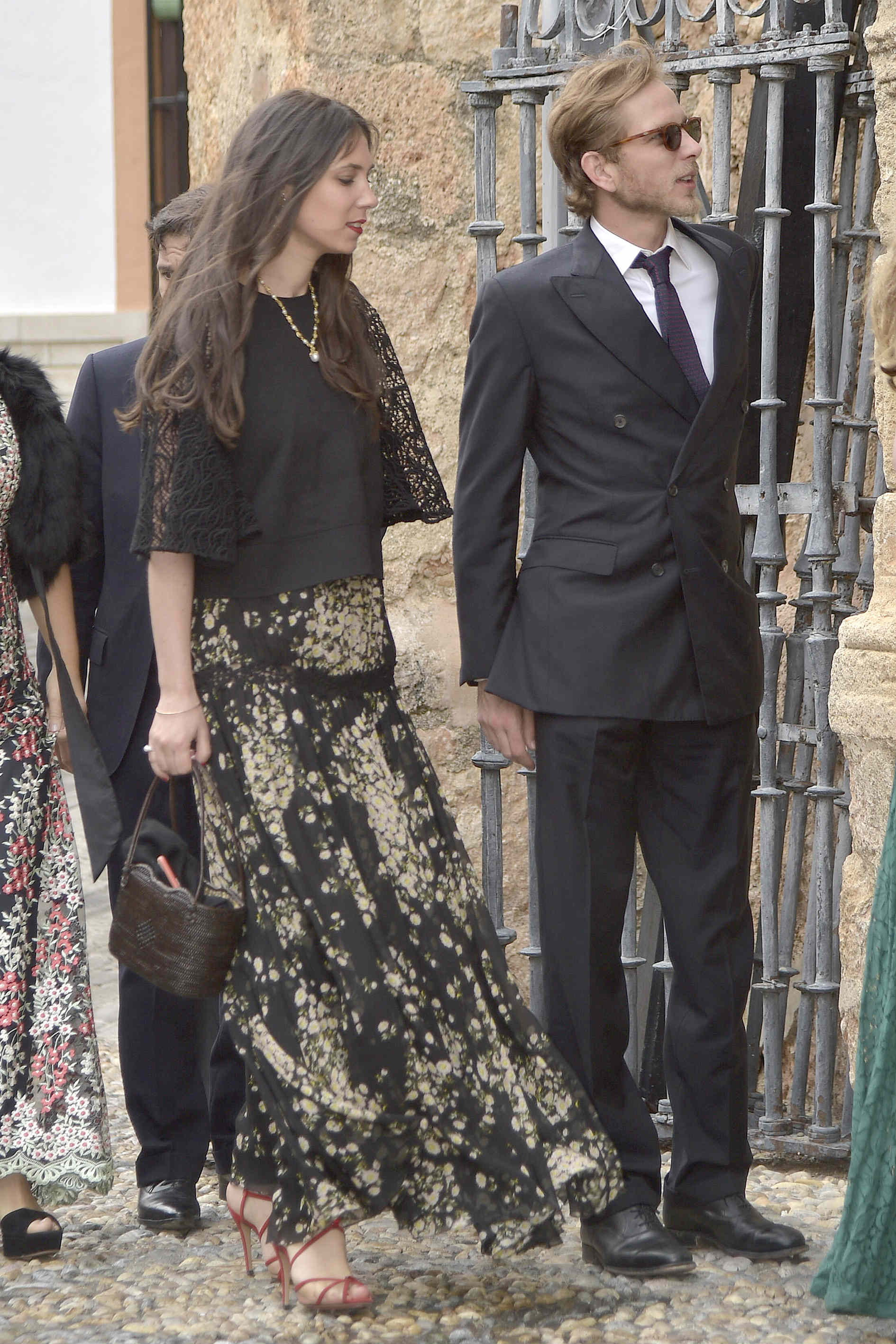 Los invitados Pierre Casiraghi y Tatiana Santodomingo entrando a la ceremonia.