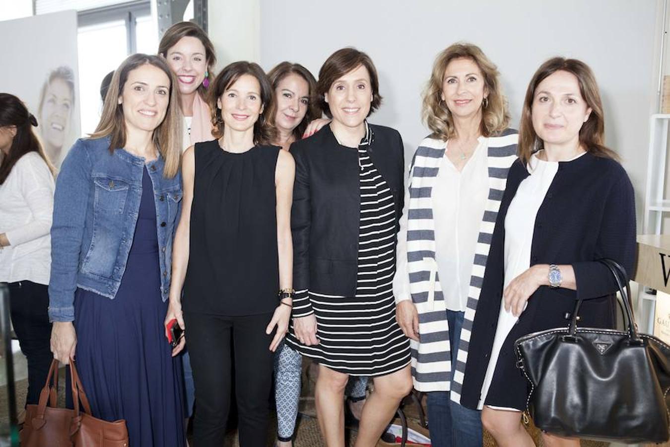 Algunas de las asistentes al Breakfast: Amaya Campos, de CM Vocento, Paula Martín Voz, de CM Vocento, Laura Ruiz de Galarreta, de TESA, Rosana Pazos, de CM Vocento, Patricia Suárez, directora de Marketing en Estée Lauder España, Liliana Maguregui, director del área de revistas de CM Vocento.