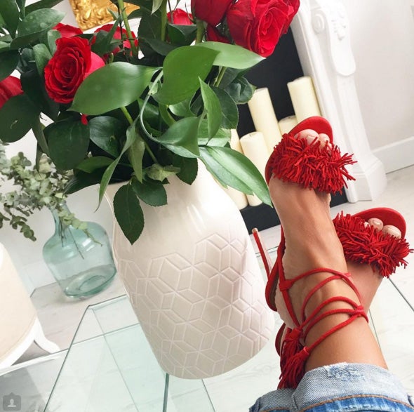 Objeto de deseo desde que vieron la luz, estas sandalias rojas son protagonistas de miles de fotos en la red.