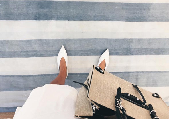 Este modelo de Céline en color blanco se ha convertido en uno de los favoritos por las influencers.
