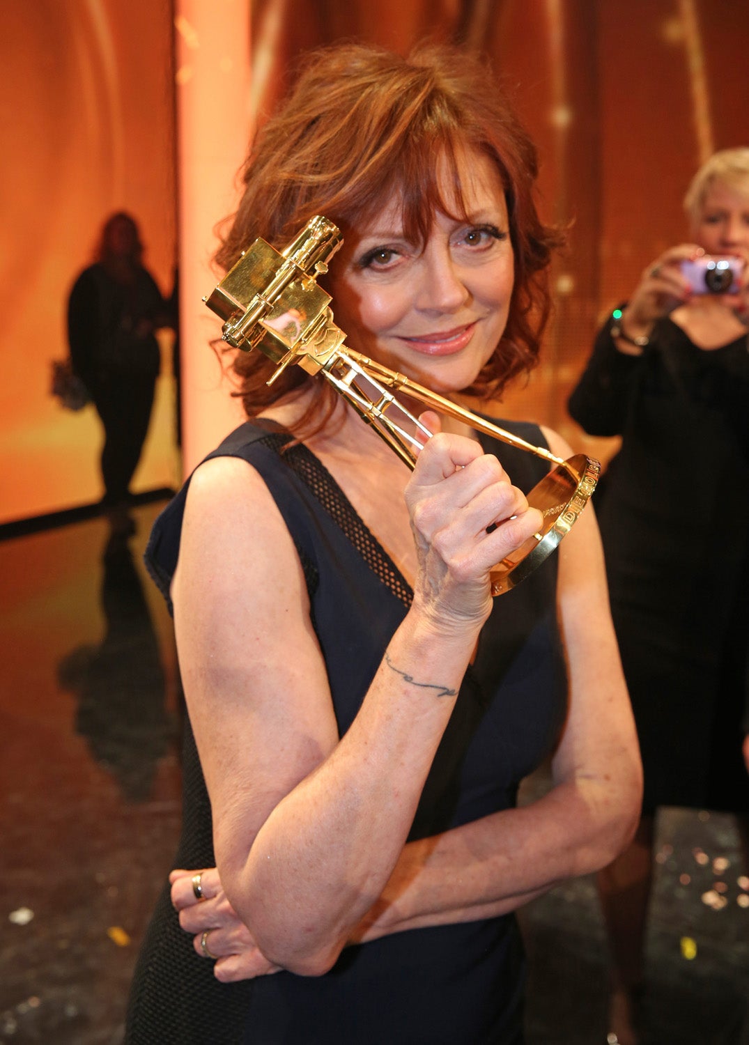 La hidratación también es muy importante para luchar contra la pérdida de firmeza. Si tu piel está hidratada (desde dentro gracias al agua), estará más elástica.