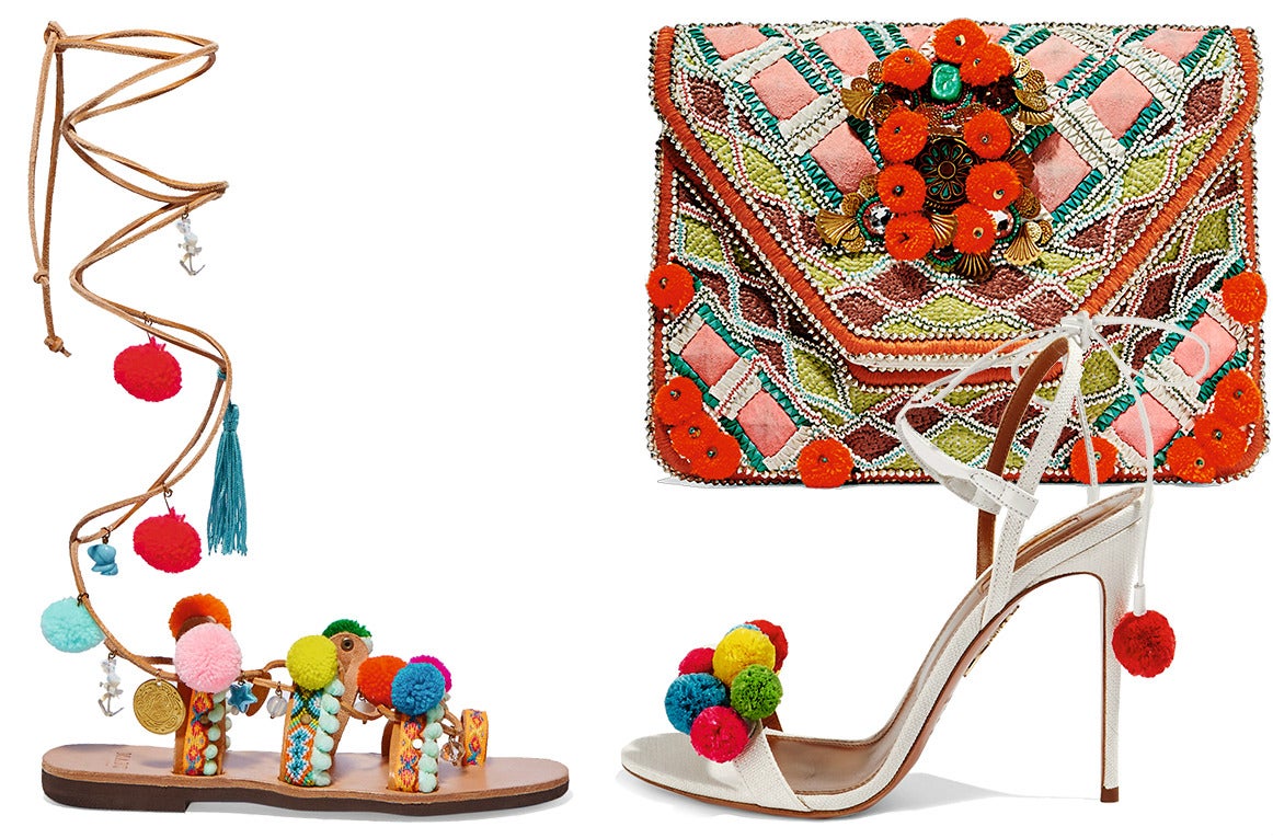 El pompón está de moda. Pero no te imagines como una animadora de instituto, con uno en cada mano. Nos referimos a los de estilo étnico, de colores. La sandalia de la temporada es plana y con tiras hasta la rodilla, pero también acertarás con las de tacón o si los llevas en otros accesorios. (Maby by Mariabk, Antik Batik, Aquazura)
