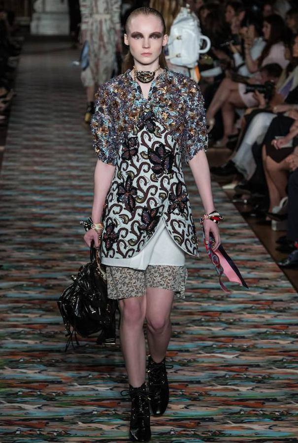 Una de las propuestas de la Maison que juegan con los ricos tejidos