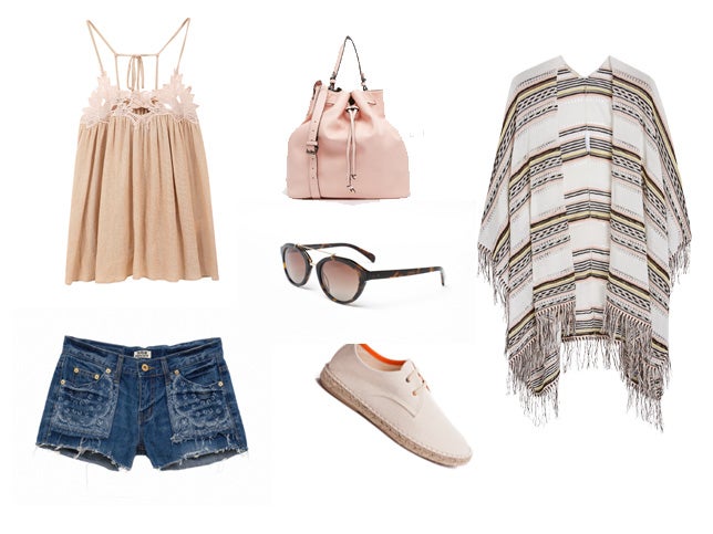 Shorts de Molly Bracken, top lencero de Cosette, poncho de Maje, bolso tipo saco de Paul's Boutique para Asos, calzado de Abarcashoes y gafas de sol de Visionlab.