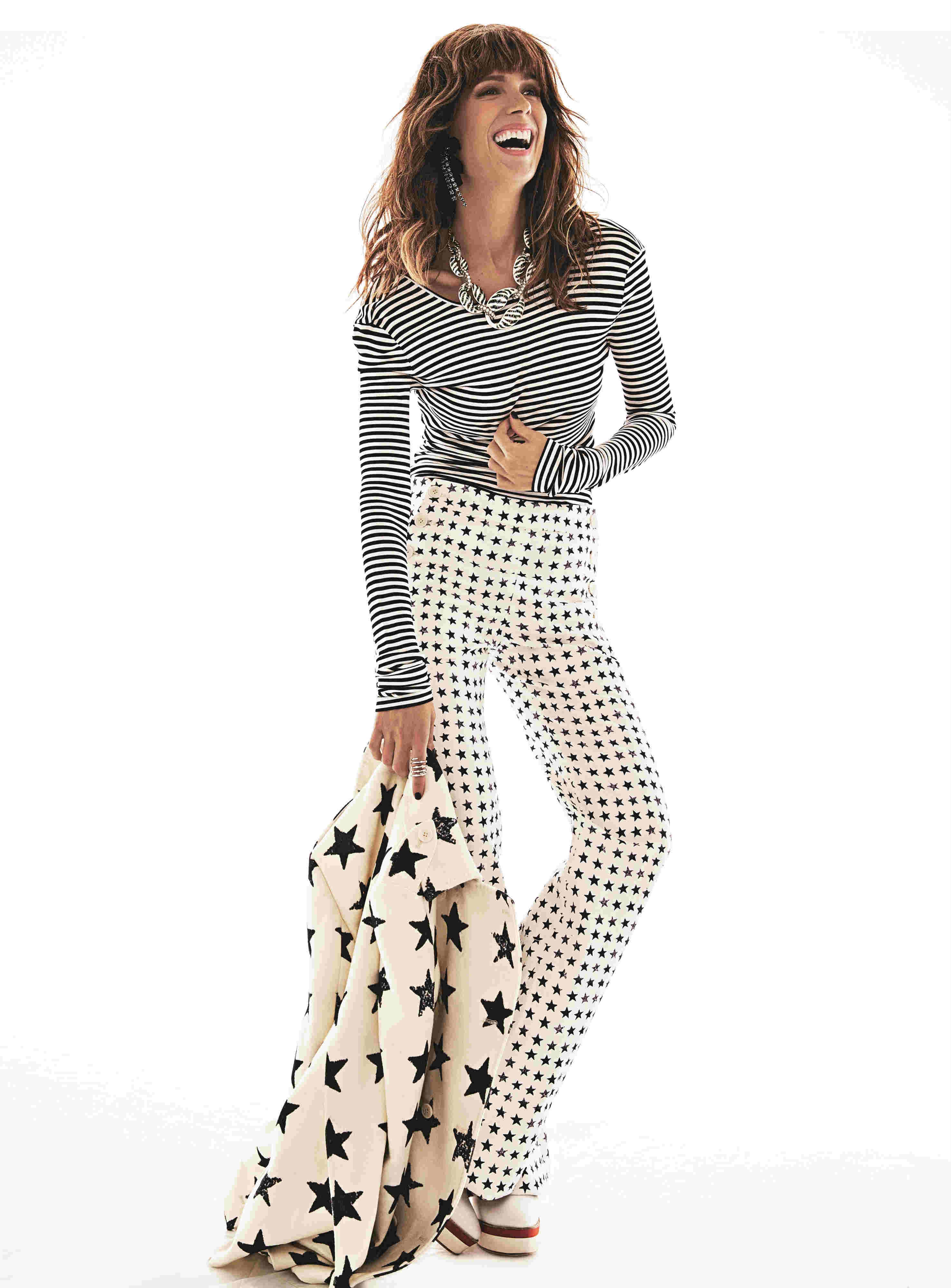 Total look de Max Mara con colar de Ekseption. Estilismo: Verónica Suárez. Maquillaje: Jose Belmonte (COOL) para Bobbi Brown. Peluquería: Manu Fernández (COOL) para Kiehls.