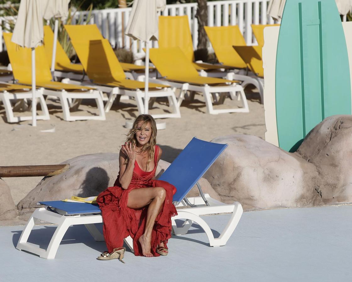 Ana Obregón a su llegada al Parque Warner antes de descubrirnos su espectacular 'look'.