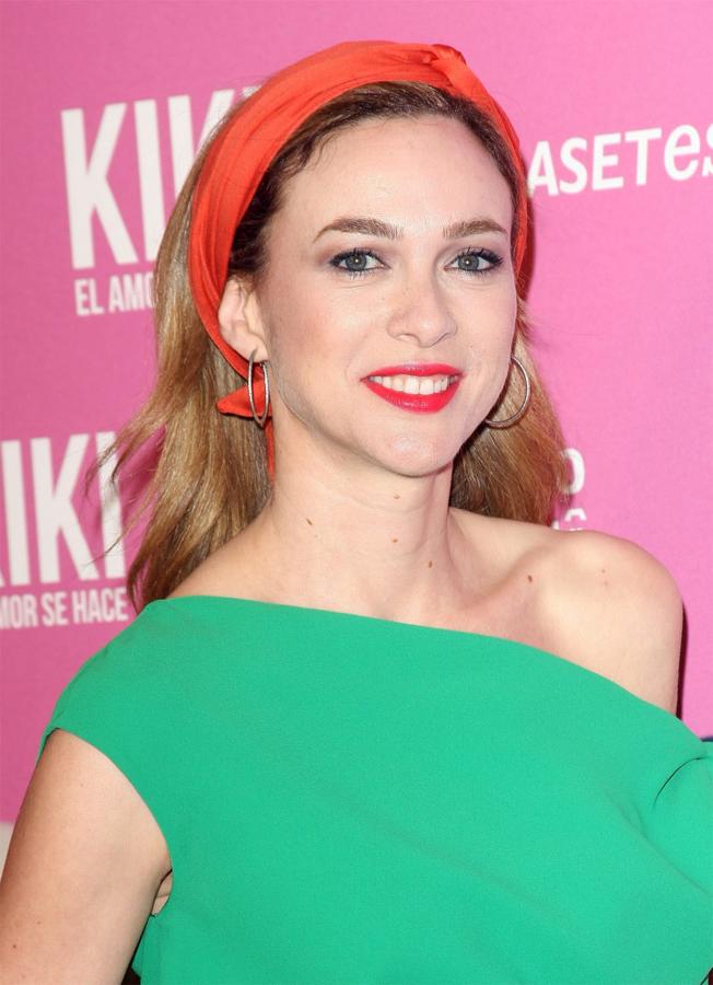 Marta Hazas con una bandana o pañuelo para la cabeza. Un peinado perfecto para el verano.