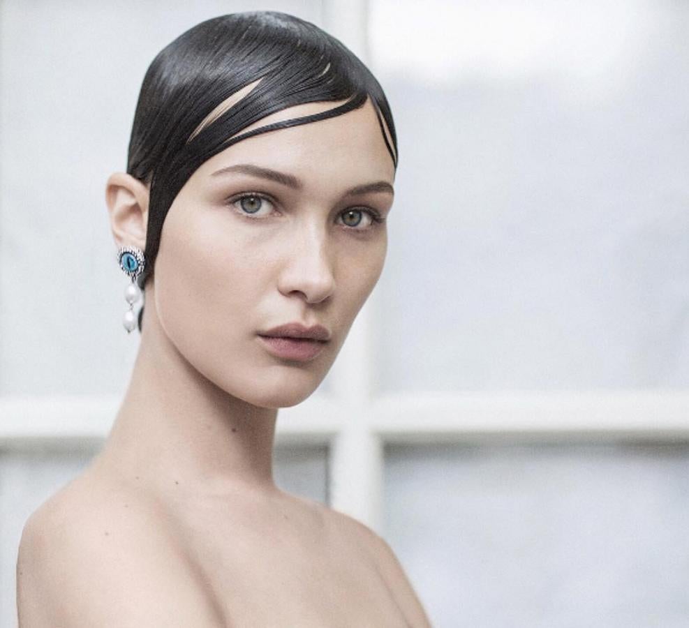 Para conocer las tendencias de maquillaje con meses de antelación es indispensable seguir a la maquilladora internacional Pat McGrath que trabaja con los diseñadores más prestigiosos. En la imagen Bella Hadid en el desfile de Givenchy en la Paris Fashion Week otoño-invierno 2016/17.