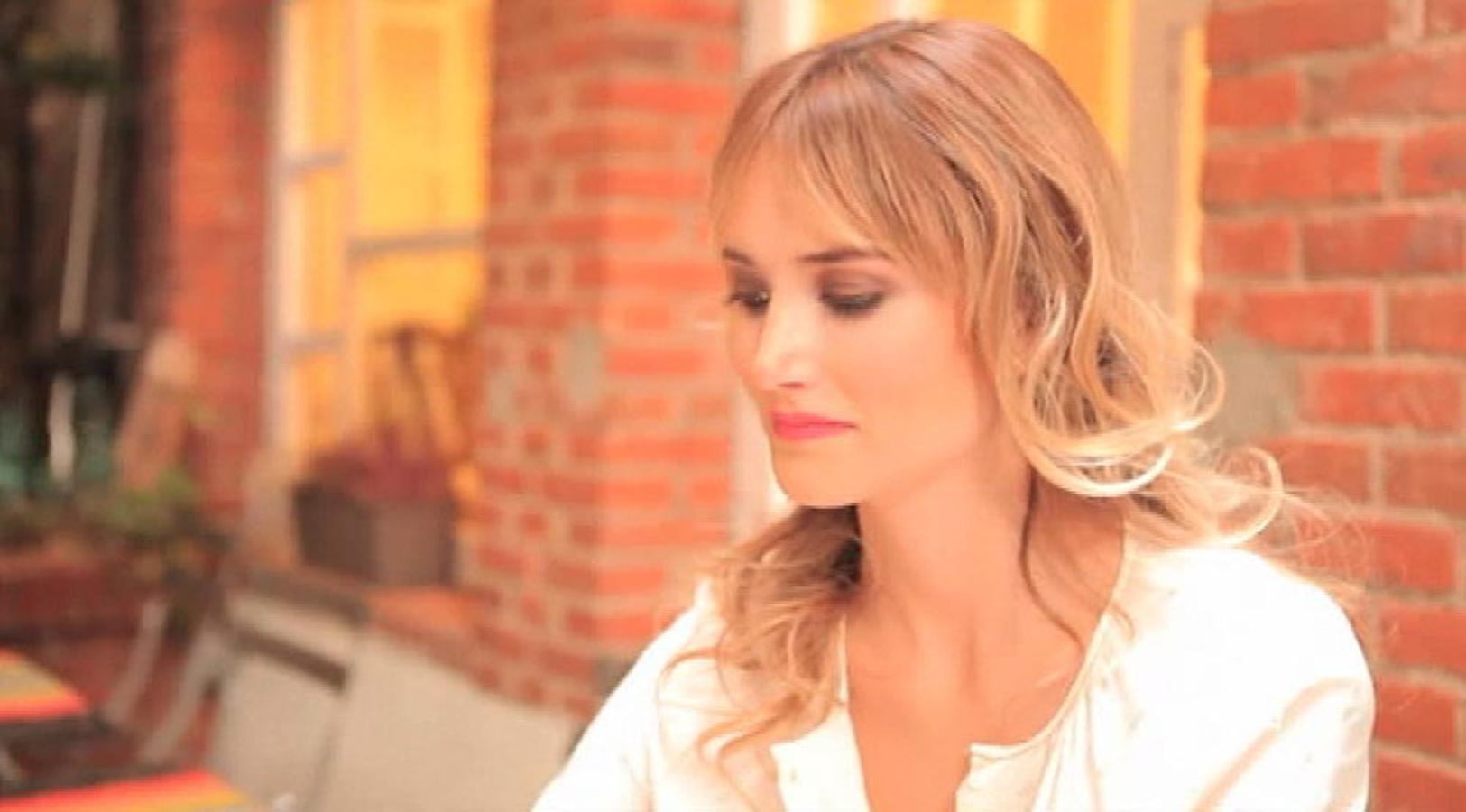 En 2012 Alba Carrillo pressentó un programa de moda en Nova, canal de Atresmedia.