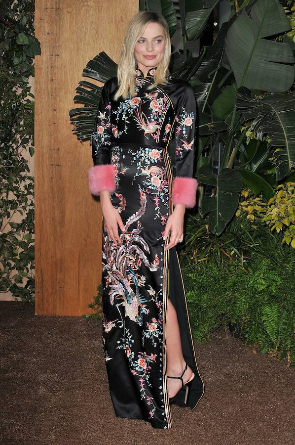 La actriz apostó por un look de inspiración oriental con un vestido de Gucci bordado