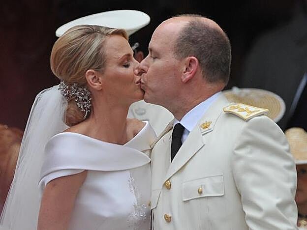 El beso de Charlene y Alberto de Mónaco