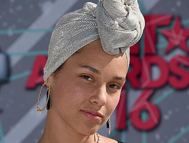 Galería. La cantante Alicia Keys, sin maquillaje, en el photocall de los premios BET.