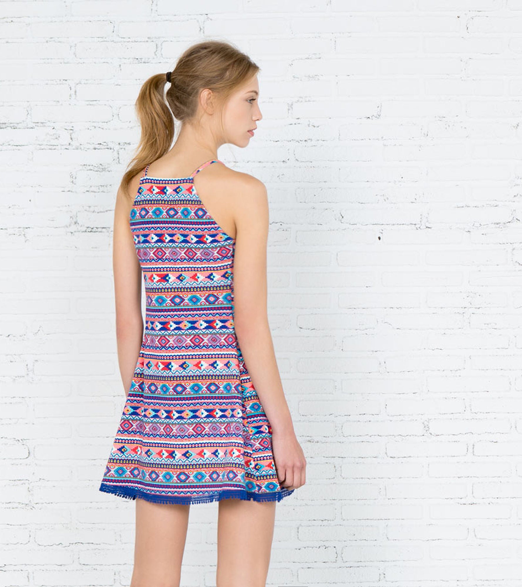 Corto y con estampado étnico, vestido de Springfield (Precio rebajado a 14,99 euros de 19,99 euros).