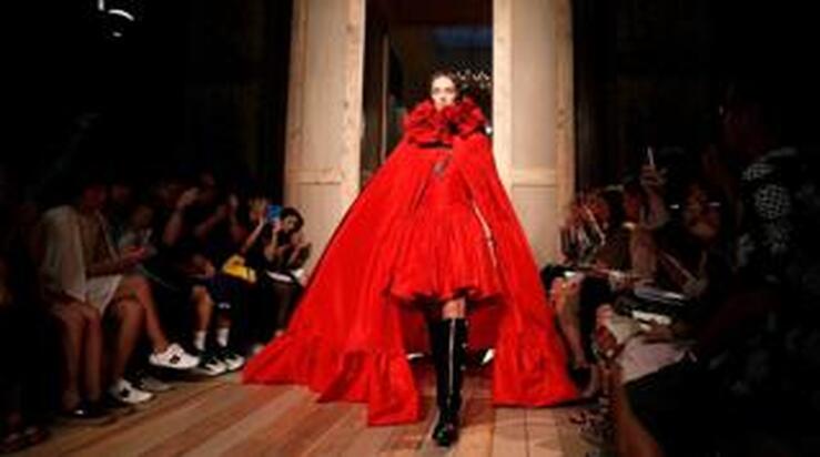 Fotos: Valentino recurre a Shakespeare en su colección de Alta Costura