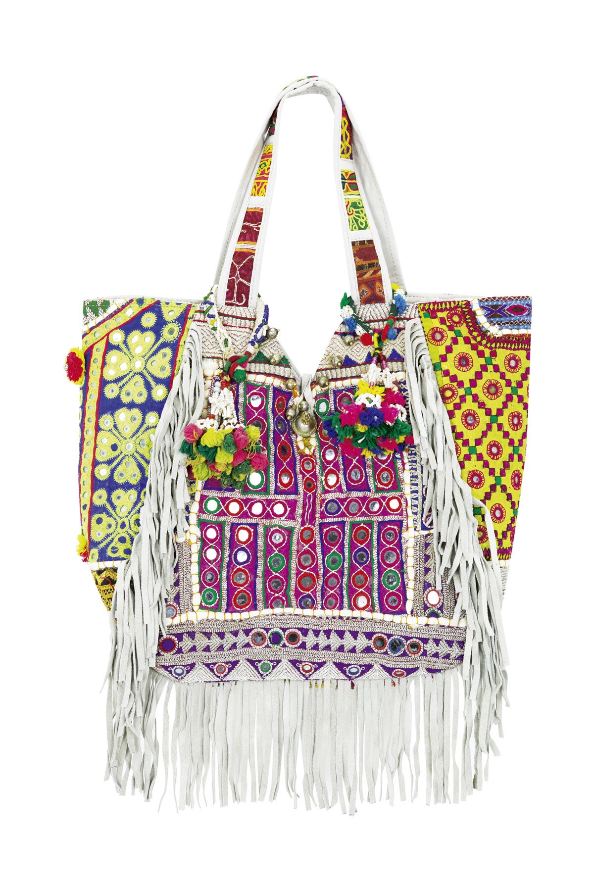 Bolso con flecos, espejos y pompones, de Isato.