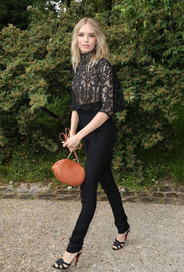 La modelo tampoco quiso perderse gran parte de los desfiles celebrados en París