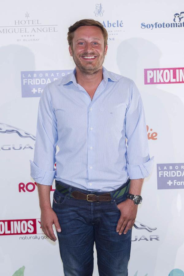 El cantante se separó durante unas horas del pequeño Tristan para asistir a esta cita solidaria.