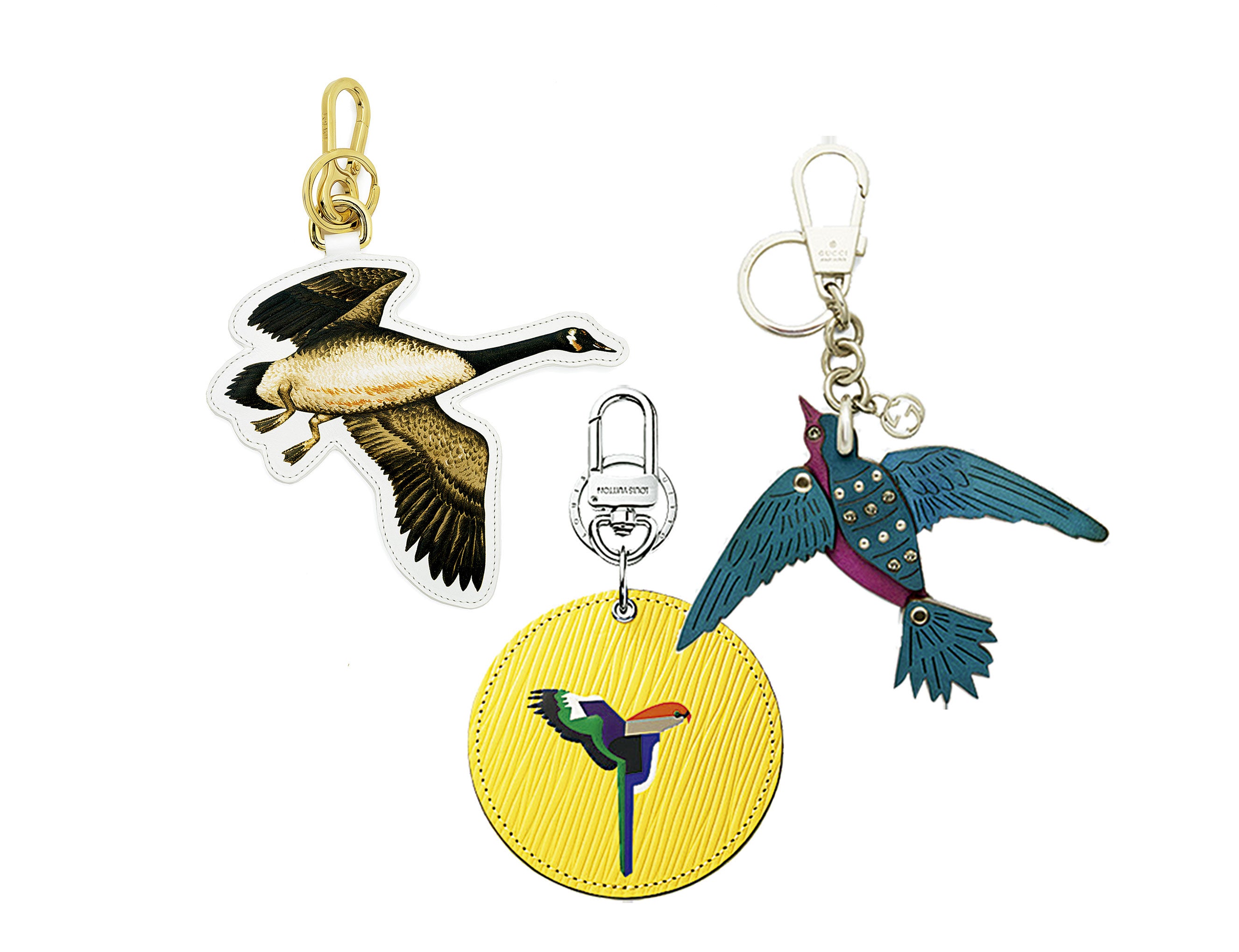 Las migraciones de aves son tan estacionales como las modas. Y las modas vuelan a los lugares más insospechados de nuestro atuendo. Los llaveros son el nuevo destino preferido en el que anidan las aves más fashion: Loewe, Gucci o Vuitton han hecho sus versiones. Corre, que vuelan.