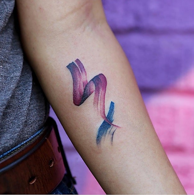 Tatuaje efecto acuarela hecho por @georgiagreynyc