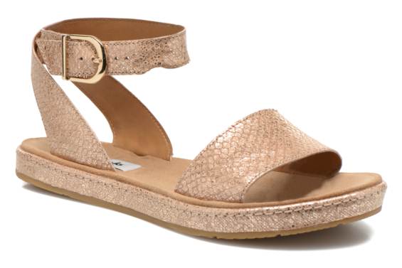 Para las que buscan calzado todoterreno, este modelo de Clarks resulta infalible (Precio rebajado de 89.90 euros a 62.90 euros).